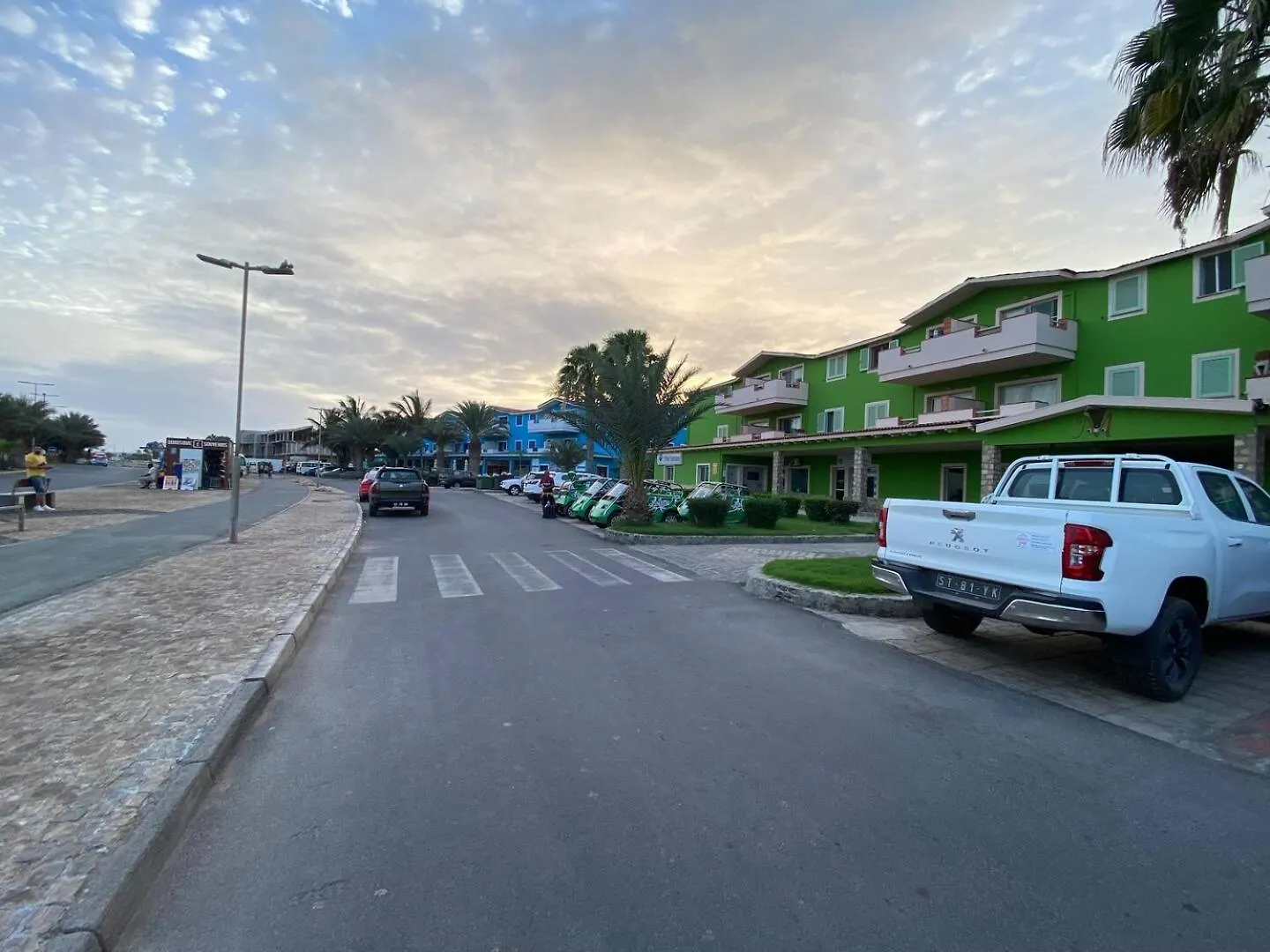 Djadsal Moradias - By Bobbywashere Santa Maria Apartment