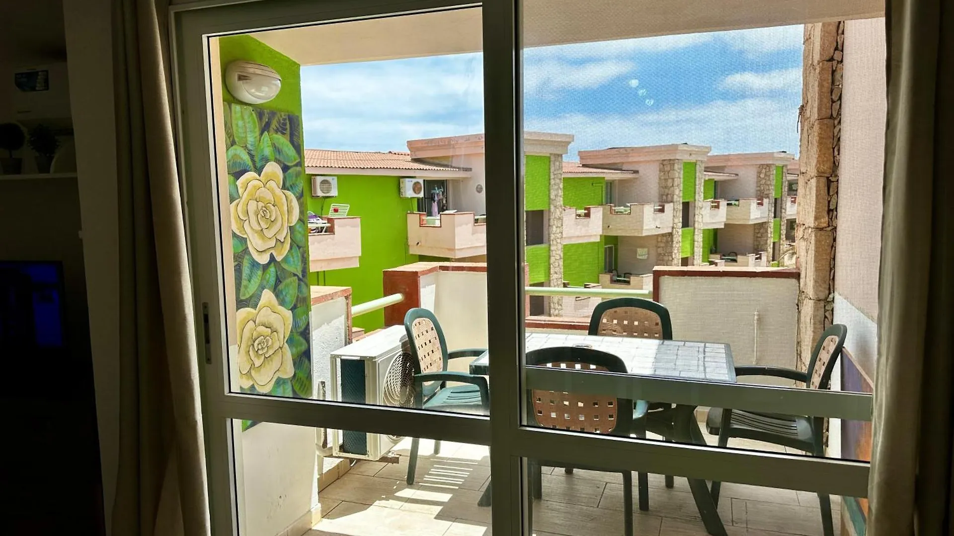 Djadsal Moradias - By Bobbywashere Santa Maria Apartment