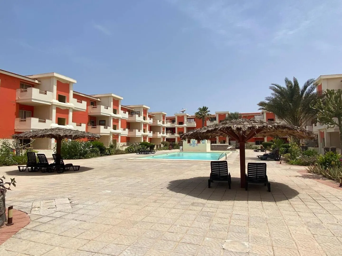 Djadsal Moradias - By Bobbywashere Santa Maria Apartment